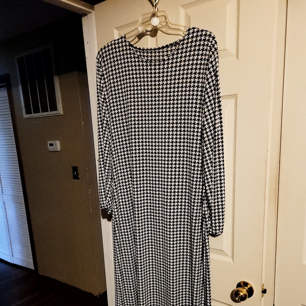 Beautiful  straight  light weight 1x dress